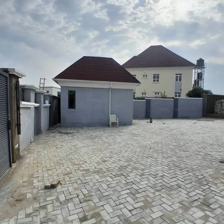 Detached Duplex, photo 2