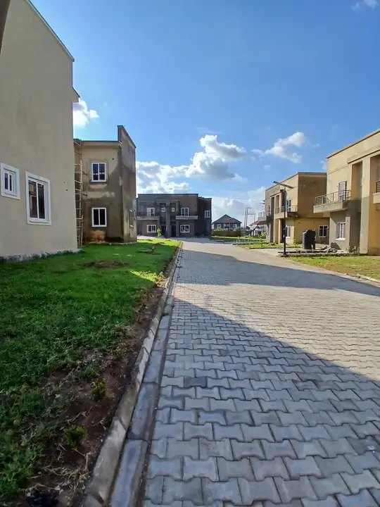 Urban Shelter, Promenade VI Estate, External painting works, photo 4